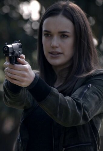Elizabeth Henstridge