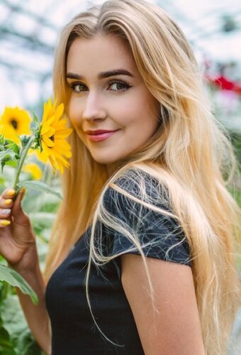 Mia Maples