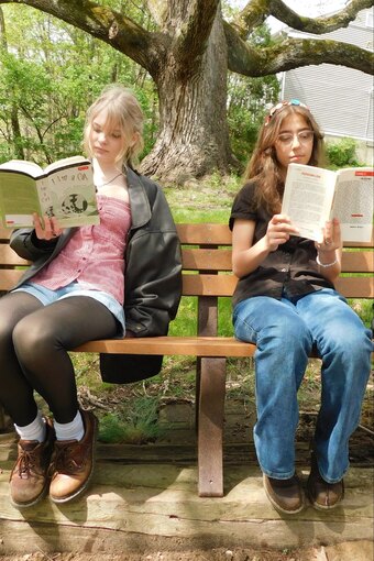 Girl/Friends